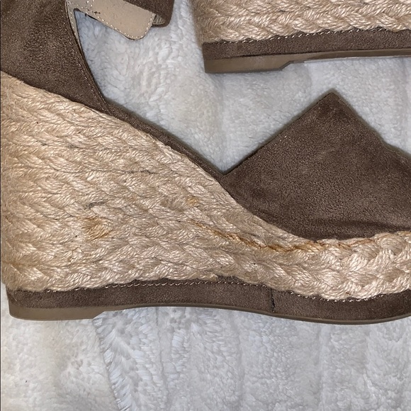Wedges - Picture 2 of 3